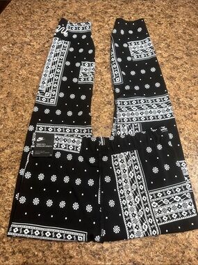 NWT Nike Black & White Bandana-Print Leggings Tight Fit Large
